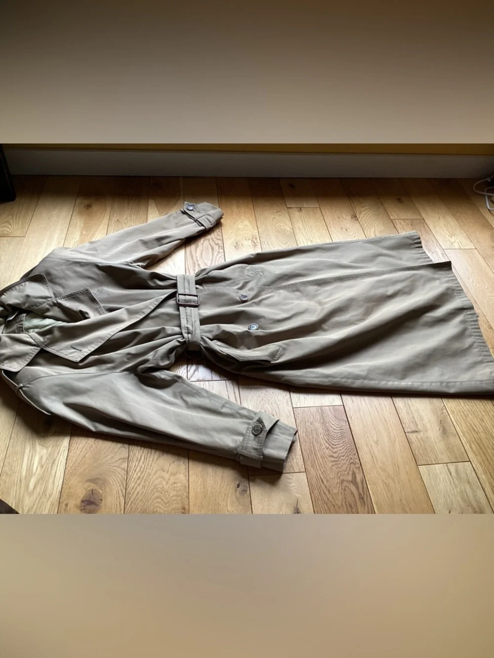 Christian Dior Classic Beige Trench Coat - Picture 4 of 9